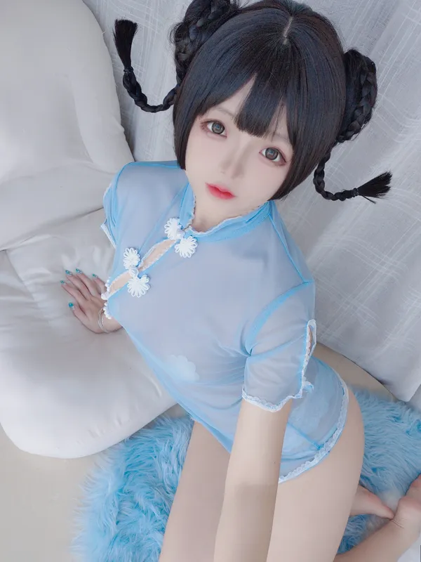 透明旗袍自拍 - 日奈娇